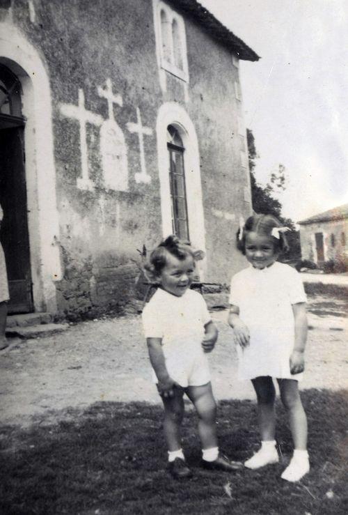 Iconographie - Maurice dit Maumau et Mauricette devant la maison de la Boursière