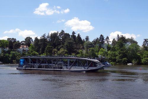 Iconographie - Bateau Hydramour sur l'Erdre