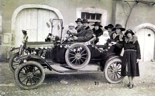 Iconographie - Première apparition d'une voiture décorée