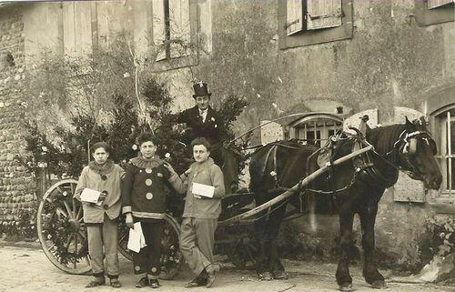 Iconographie - une voiture à cheval décorée 