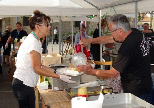 Iconographie - L'équipe repas à fête de la Saint-Jean