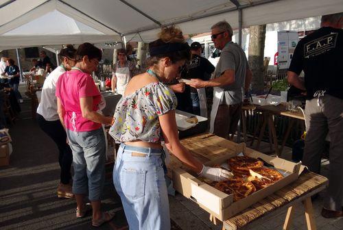 Iconographie - L'équipe repas à fête de la Saint-Jean