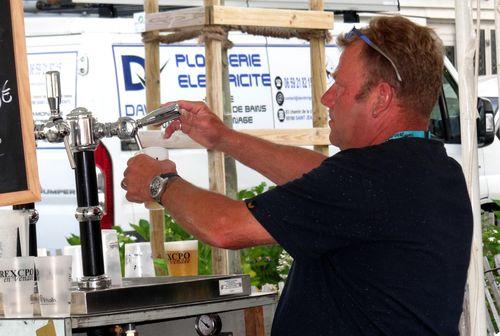 Iconographie - Tirage de la bière à fête de la Saint-Jean