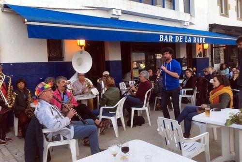 Iconographie - La fanfare A Bout de Souffle chez Micheline