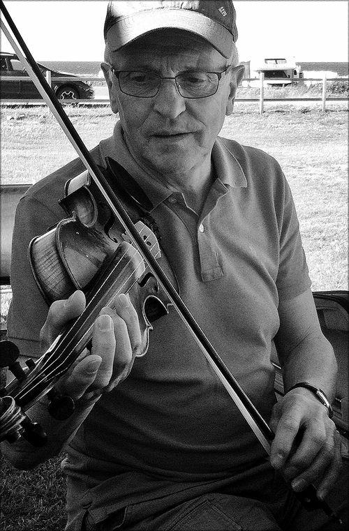 Iconographie - Le violoneux de Miquelon Alain Orsiny