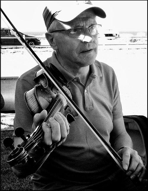 Iconographie - Le violoneux de Miquelon Alain Orsiny