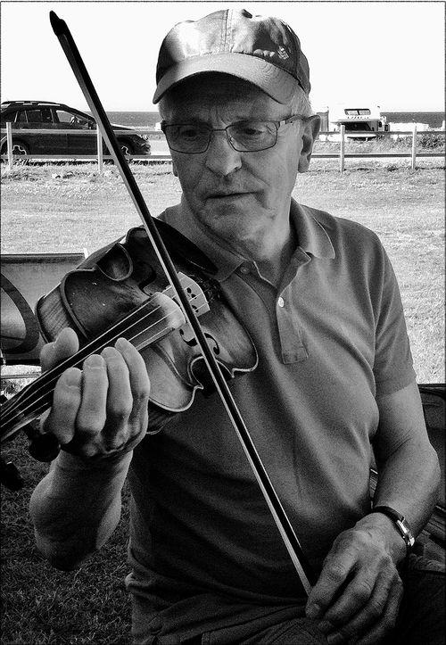 Iconographie - Le violoneux de Miquelon Alain Orsiny