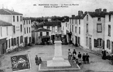 Iconographie - Place du marché - Statue de Dugast-Matifeux