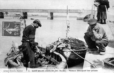 Iconographie - Pêcheurs débarquant leur poisson