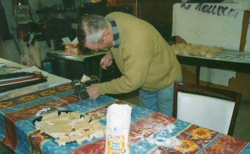 iconographie - La confection des bugnes en 2002 