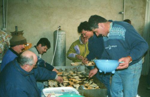 Iconographie - La confection des bugnes en 2002