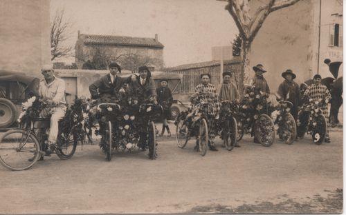 Iconographie - Des vélos défilent en 1922