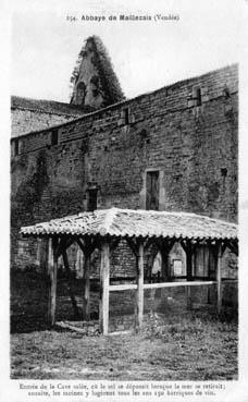 Iconographie - Abbaye de Maillezais - Entrée de la cave salée