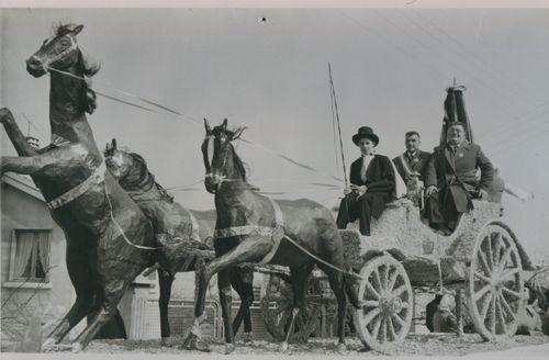 Iconographie - Un char avec des chevaux en 1963