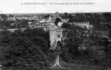 Iconographie - Vue panoramique prise des ruines