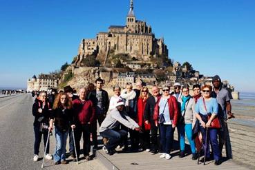 Iconographie - Compagnons d'Emmaüs en sortie au Mont-Saint-Michel