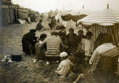 Iconographie - Famille sur la plage