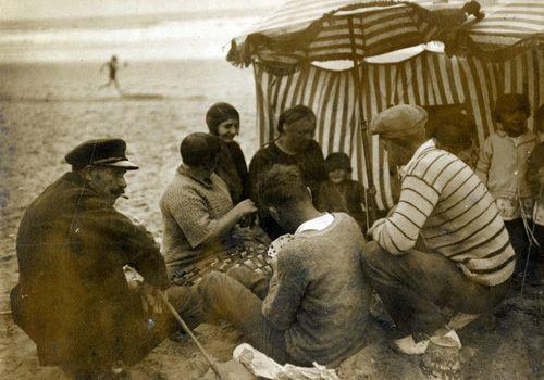 Iconographie - Famille sur la plage