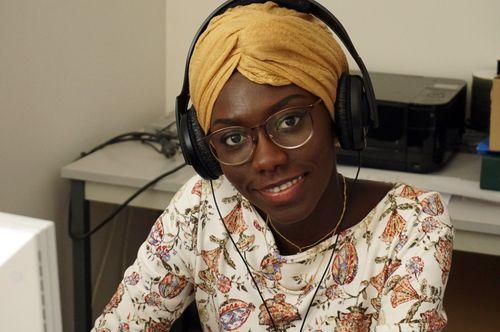 Iconographie - Yacine Niang, étudiante en stage à l'OPCI