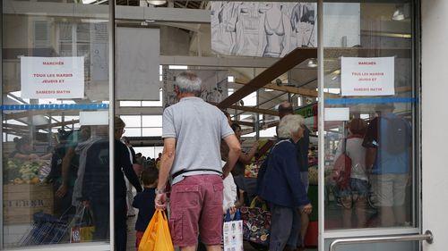 Iconographie - L'entrée des halles