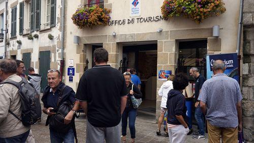 Iconographie - L'office du tourisme un jour de marché