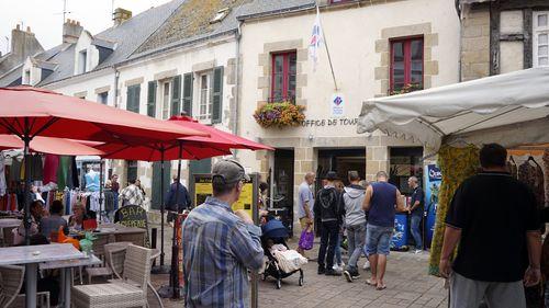 Iconographie - L'office du tourisme un jour de marché