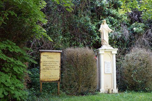 Iconographie - Statue près de l’oratoire de Saint Céneré