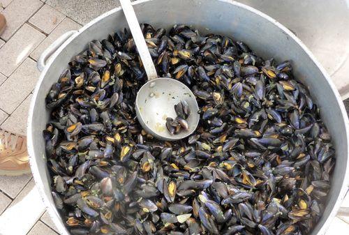 Iconographie - Fête de la Saint-Jean - La vente des moules