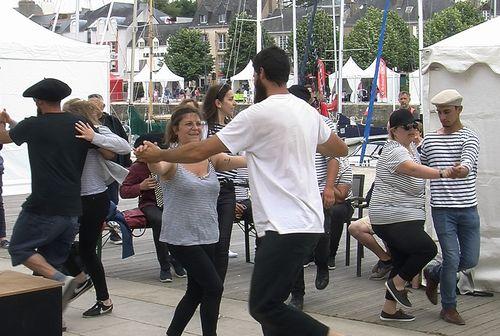 Iconographie - Trophée Hayet - Terre d'Islà en danse à Vannes
