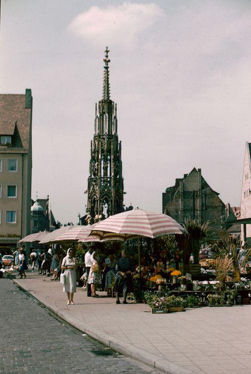 Iconographie - nuremberg hauptmarkt fountain