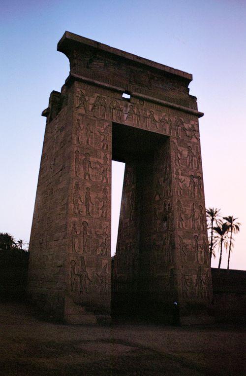 Iconographie - Temple de Louxor - Porte sculptée