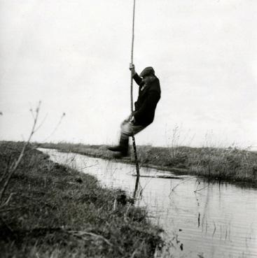 Iconographie - Robert Séjourné sautant un fossé