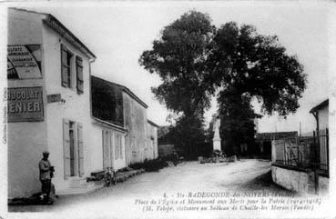 Iconographie - Place de l'Eglise et monument aux Morts pour la Patrie