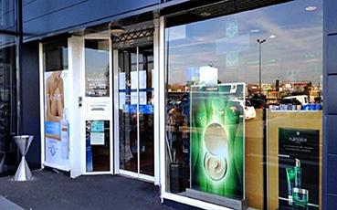 Iconographie - Vitrine d'une pharmacie