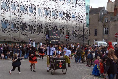 Iconographie - Carnaval de Nantes - char 'On est sur la Breizh !'