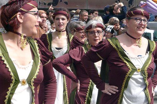 Iconographie - Carnaval de Nantes - groupe de danse du char 'Quelle sérénade !'