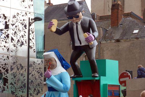 Iconographie - Carnaval de Nantes - char 'Les Blues Brosseurs'