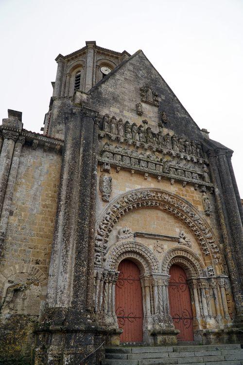 Iconographie - Le portail de l'église du XIIe siècle