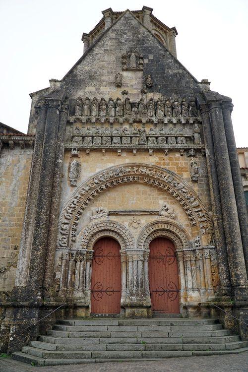 Iconographie - Le portail de l'église du XIIe siècle