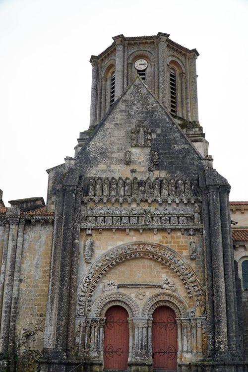 iconographie - Le portail de l'église du XIIe siècle