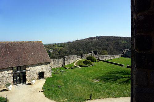 Iconographie - Les remparts du château Sainte-Suzanne