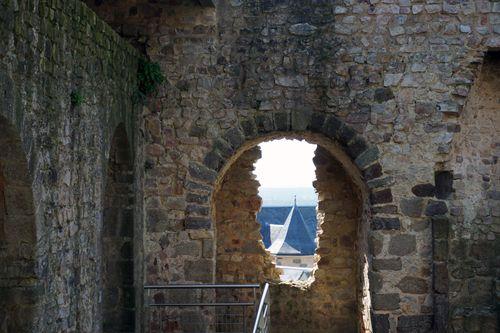 Iconographie - Les remparts du château Sainte-Suzanne