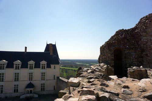 Iconographie - Les remparts et le château Sainte-Suzanne