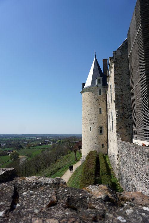 Iconographie - Les remparts et le château Sainte-Suzanne