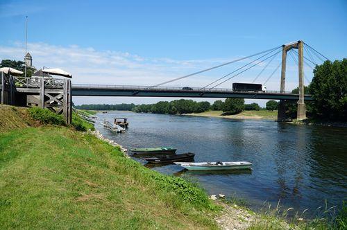 Iconographie - Rive de Loire et le pont haubané