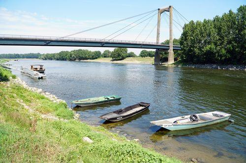 Iconographie - Rive de Loire et le pont haubané