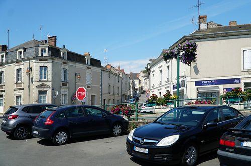 Iconographie - Parking à l'entrée du pont haubané