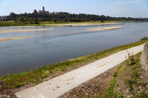 Iconographie - L'abbatiale et les bancs de sables dans la Loire