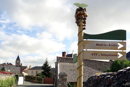 Iconographie - Enseigne Mairie-école et VVT -Téléphone