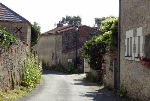 Iconographie - Rue bordée de maisons anciennes